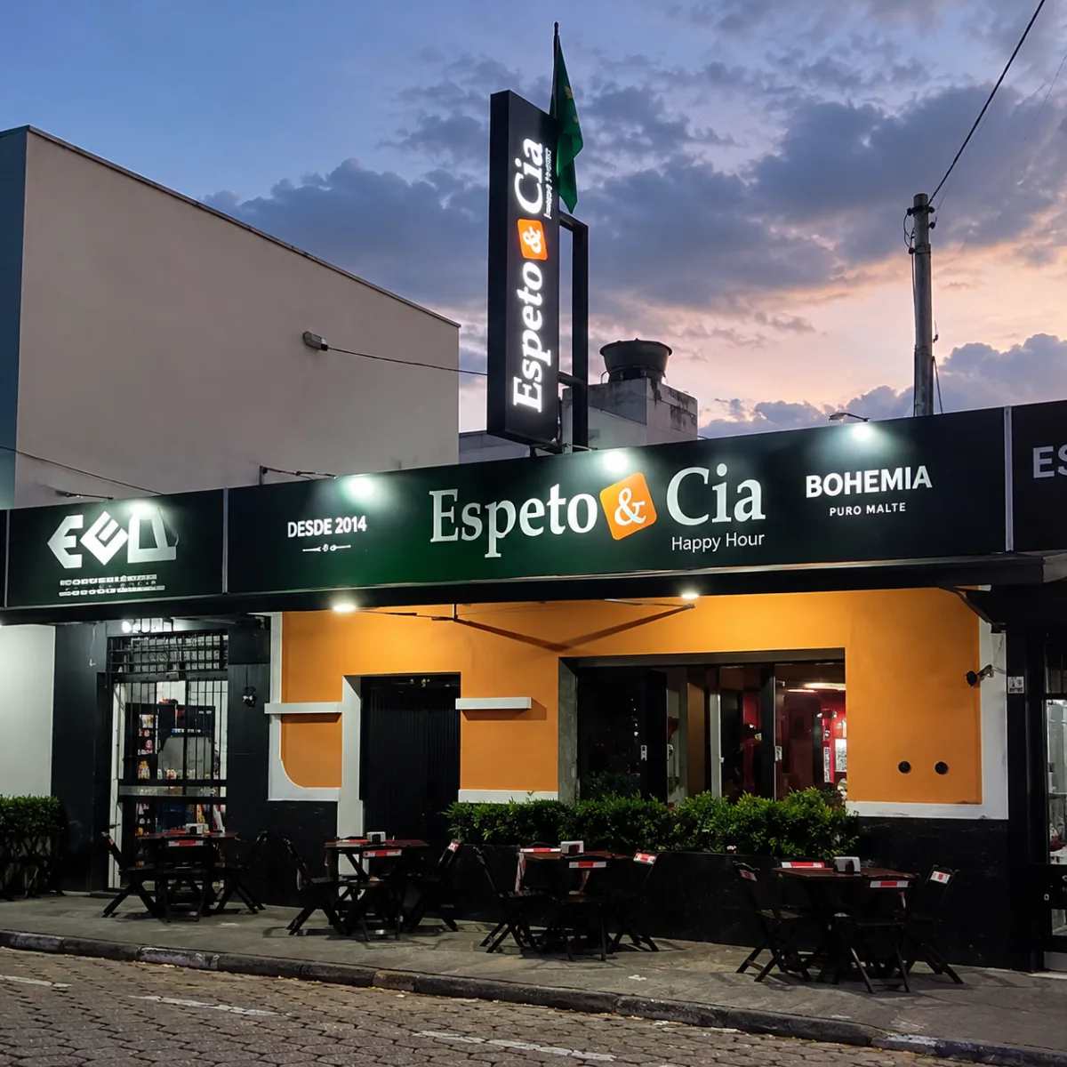 Fachadas e Letreiros Luminosos